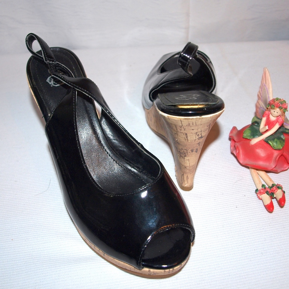 Butterfly Peep Toe Wedge Sandals Runn Style 8M Comfy and Stylish